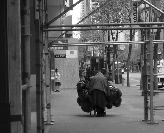 Gillian Whiteley  'Junk: Art and the Politics of Trash' (2010) — A homeless person pushing bundled possessions 
through the streets of San Francisco, April 2006. 
Photograph by Gillian Whiteley